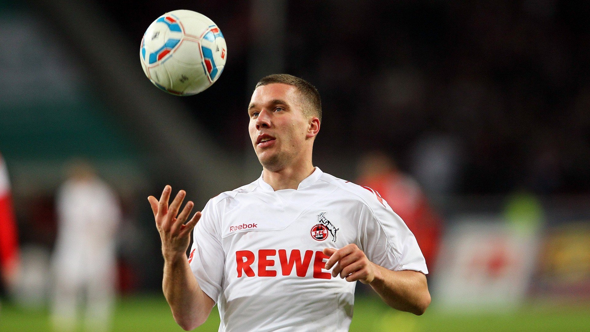 欧洲杯激战连连：战略调整带来惊喜！，欧洲杯揭幕战依98db in